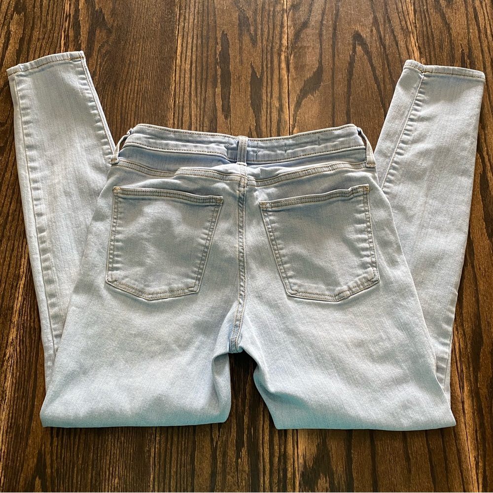 Universal Thread Mid-Rise Light Blue Skinny Jeans